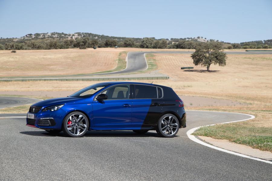  Peugeot 308 GTi 2017 года  (WW) (фото 26 из 50)